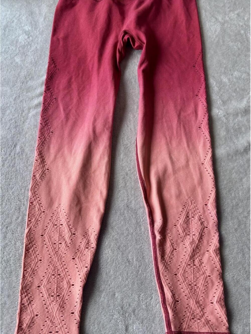PINK Victoria's Secret Seamless Ombre Leggings Pink Peach. Size M. EUC
